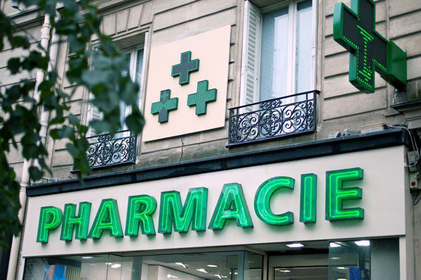 finding pharmacy in france